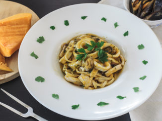 Linguine con crema di Zucca cozze e calamari