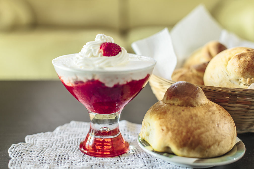 Granita Siciliana con brioche