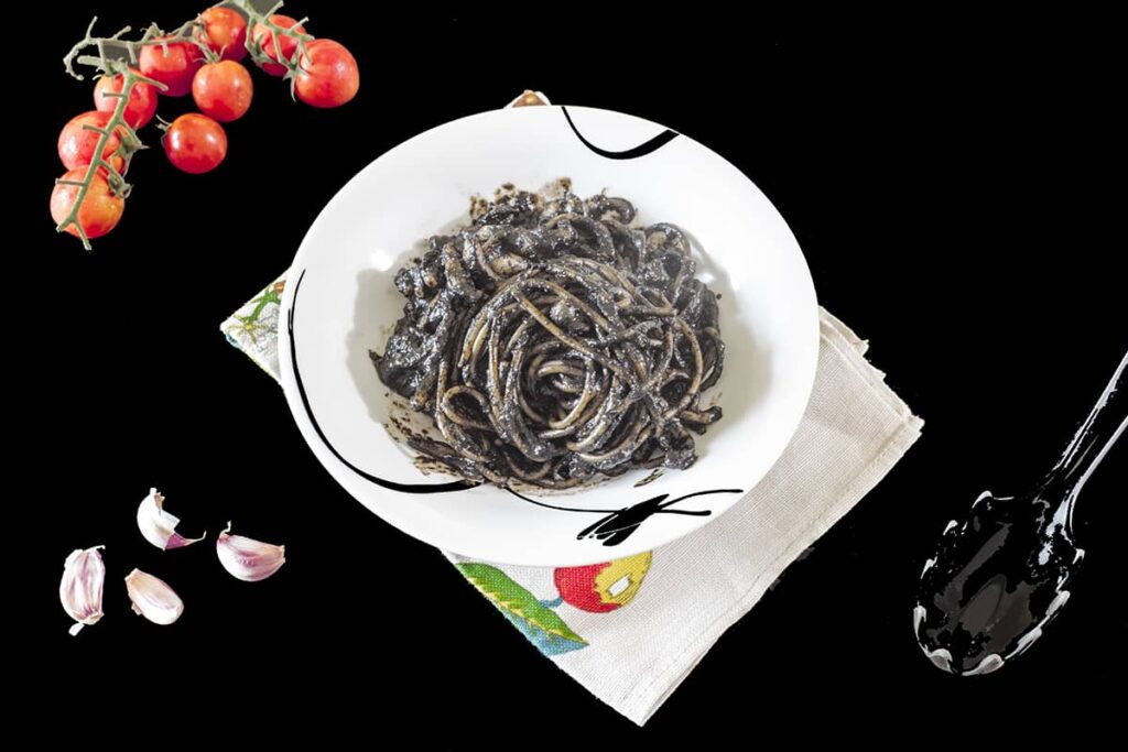Spaghetti con il nero di seppia
