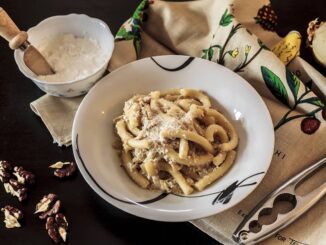 Pasta con noci e ricotta